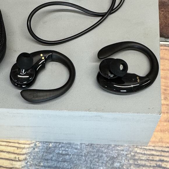 AIRBUDS True Wireless Sport Bluetooth Ear Bud Headphones w/ Charge Case - Picture 12 of 13